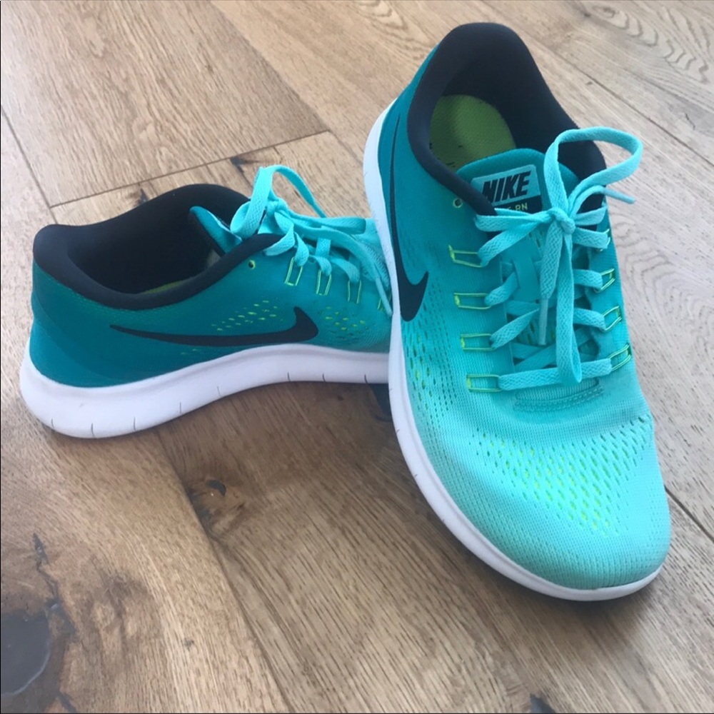 Nike Free Run Tennis Shoes